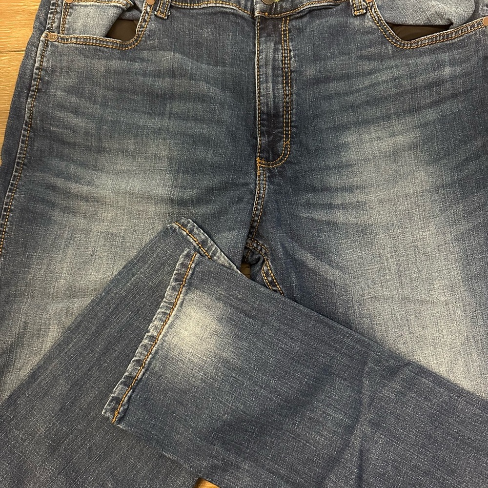 Wrangler Retros Slim/Straight Size 42x32 Gently Worn - Picture 2 of 5